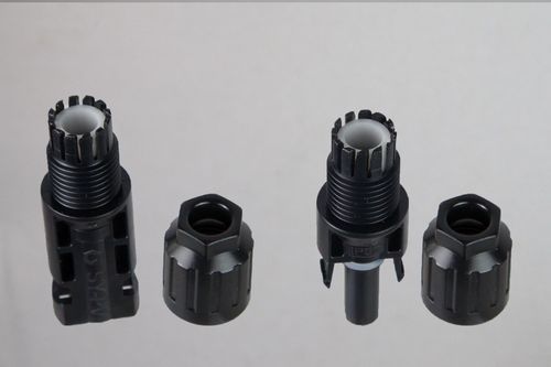 工厂现货MC4光伏连接器 IP67防水插头与电缆的高效互连方案